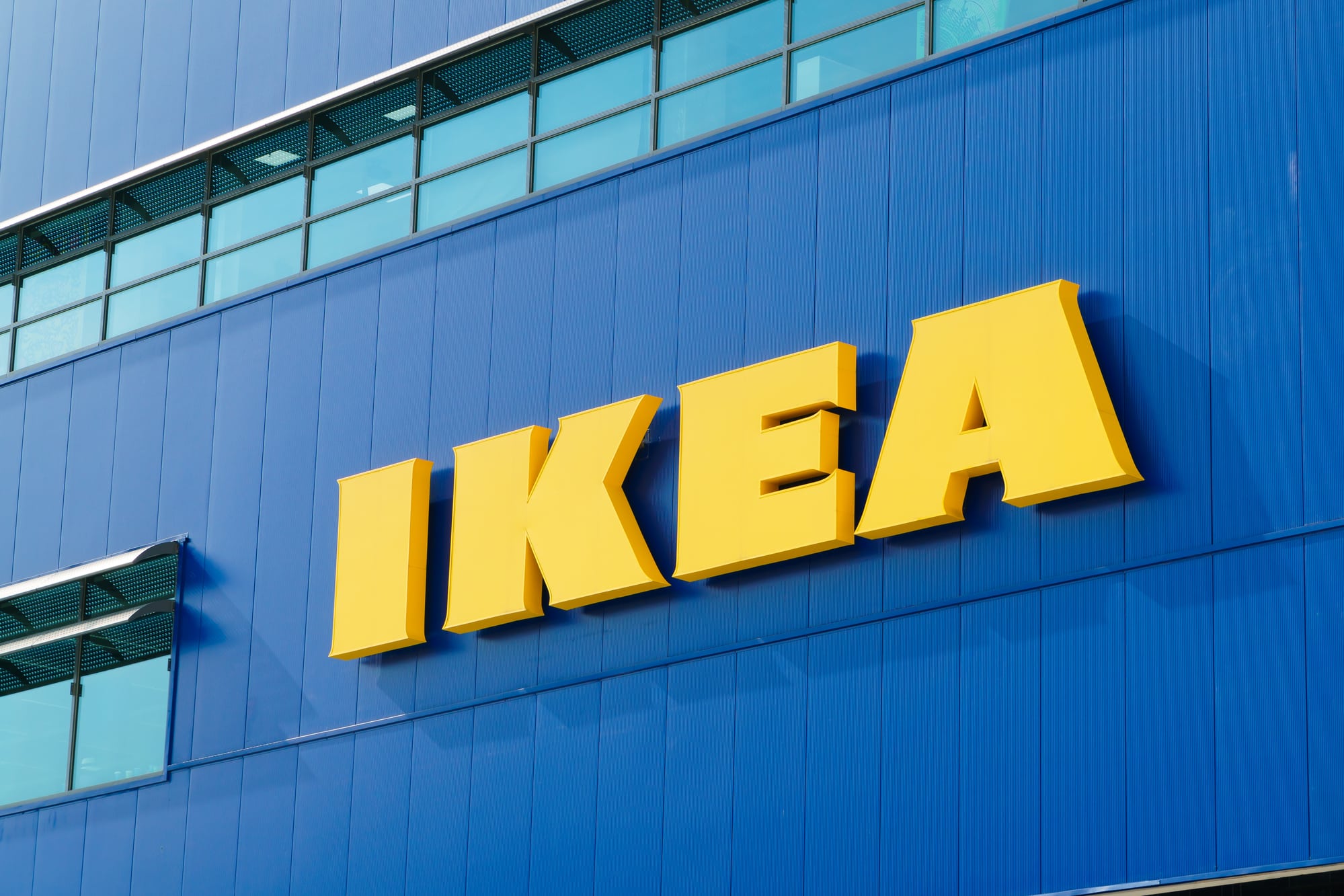 Ikea dévoile une innovation révolutionnaire : Une étagère ultra-pratique à un prix incroyable et sans fixation nécessaire !