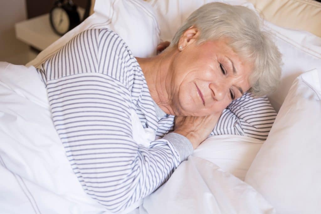 Sommeil après 60 ans : le nombre d’heures idéal que vous devriez passer ...